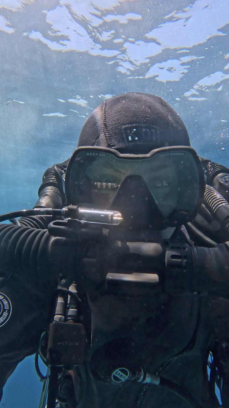 Close-up of the Fourth Element Seeker mask on a rebreather dive — eyes clearly visible through a completely fog-free lens